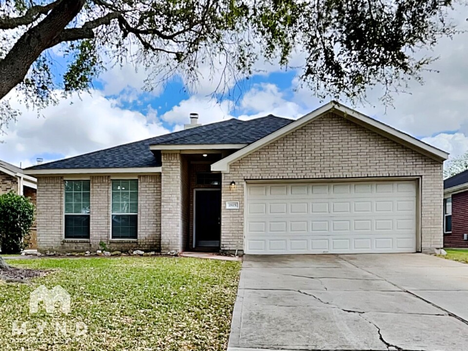 1815 Sherwood Forest Cir in League City, TX - Building Photo
