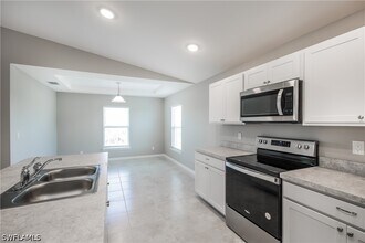 2910 61st St W in Lehigh Acres, FL - Building Photo - Building Photo