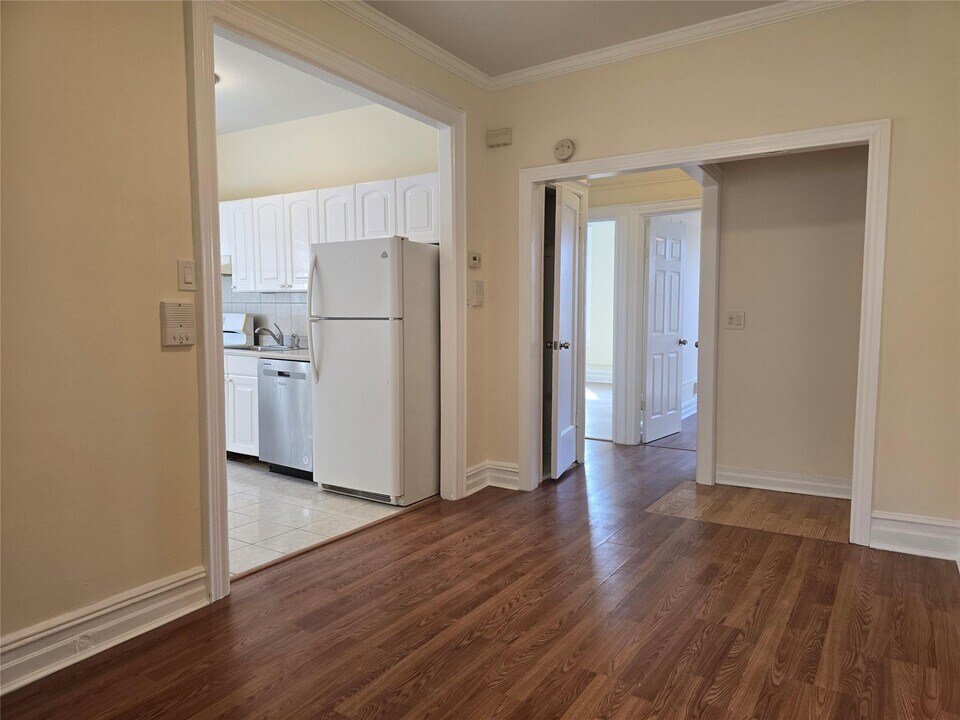 78-10 32nd Ave in Queens, NY - Building Photo