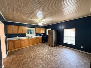 586 Dixon Rd in Albertville, AL - Building Photo - Building Photo