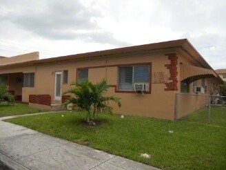 900 SW 3rd St in Miami, FL - Building Photo