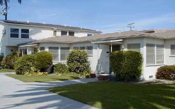 401 Ocean Ave in Seal Beach, CA - Building Photo - Building Photo