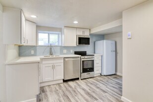 6604 NE Flanders St, Unit Unit 2 in Portland, OR - Building Photo