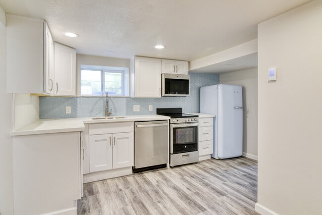 6604 NE Flanders St, Unit 2