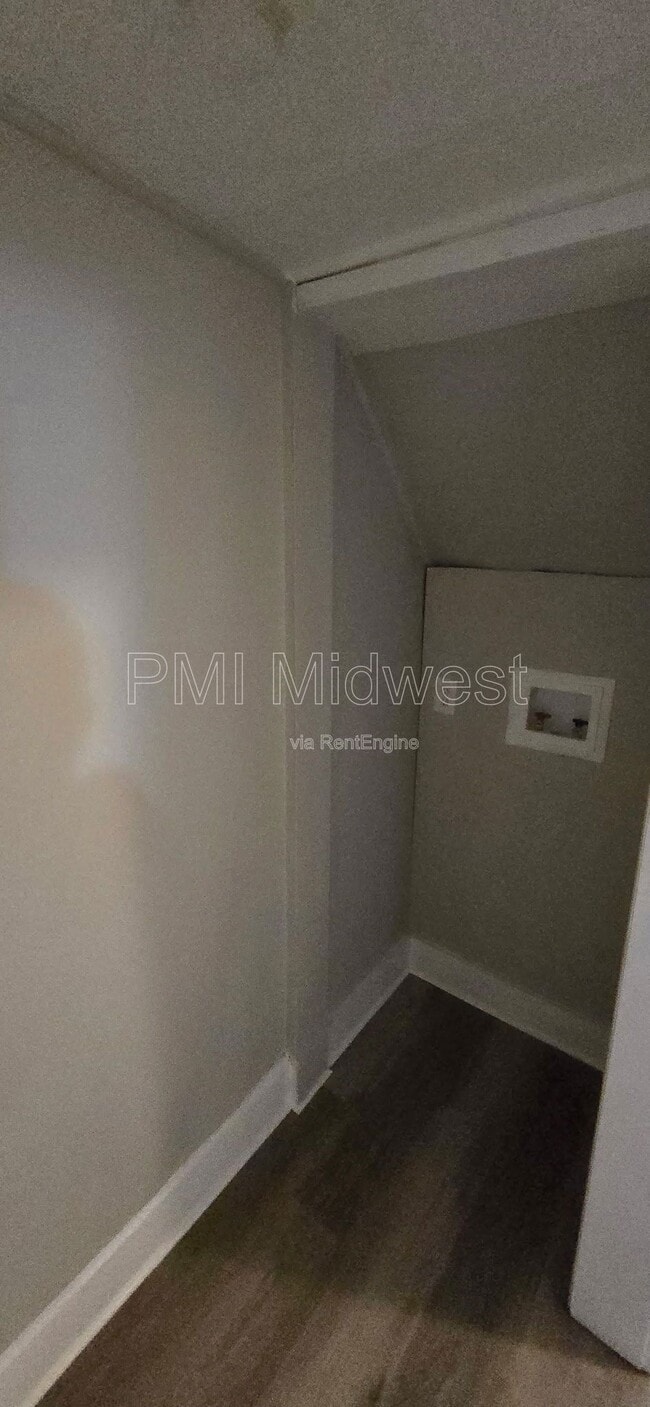 property at 2919 E New York St