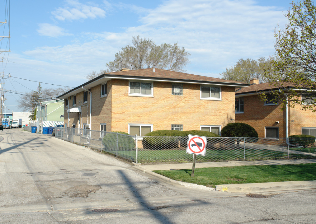 1912 N 18th Ave in Melrose Park, IL - Foto de edificio