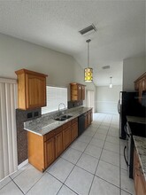 1302 Mohrlake Dr in Brandon, FL - Building Photo - Building Photo