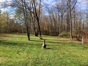 496 Old Niskayuna Rd in Latham, NY - Building Photo - Building Photo