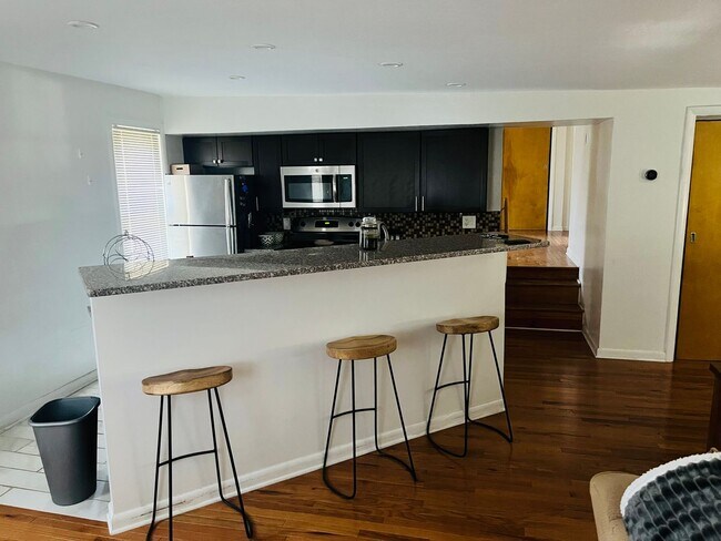 911 Galveston Ave-Unit -GA - 2R in Pittsburgh, PA - Building Photo - Building Photo