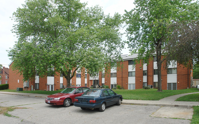 Bryden Road Plaza Apartments in Columbus, OH - Building Photo - Building Photo