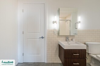 933 McGee St, Unit 1-201 in Kansas City, MO - Building Photo - Building Photo