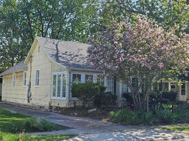 407 Conneaut Ave in Bowling Green, OH - Building Photo