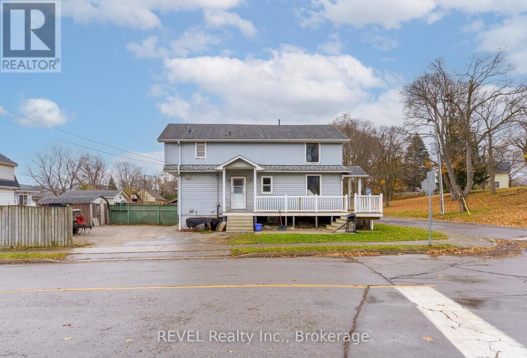 4124 Terrace Ave in Niagara Falls, ON - Foto de edificio