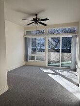 4826 California Ave SW, Unit A in Seattle, WA - Foto de edificio - Building Photo