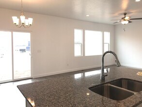 506 S Highpoint Dr in Saratoga Springs, UT - Building Photo - Building Photo