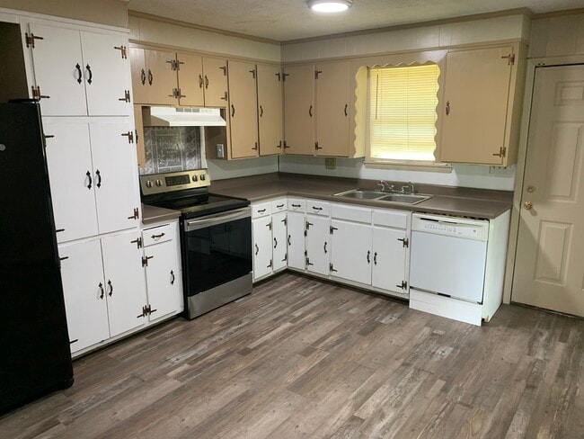 1523 W Bristow Dr in Tupelo, MS - Building Photo - Building Photo