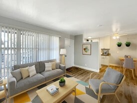 Sunset Crossing in Sacramento, CA - Building Photo