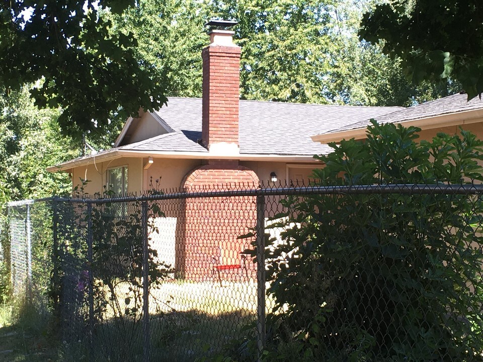 4483 Campbell Dr SE in Salem, OR - Foto de edificio