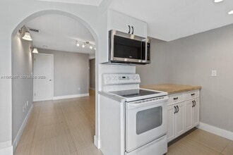 777 SW 9th Ave in Miami, FL - Building Photo - Building Photo