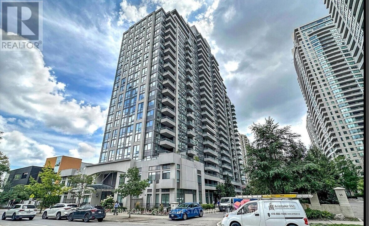 35-635 Hollywood Ave in Toronto, ON - Building Photo