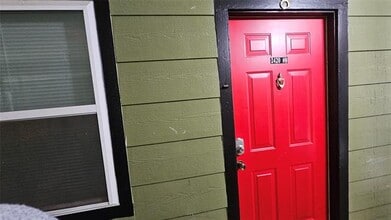 2420 Louise St in Denton, TX - Building Photo - Building Photo