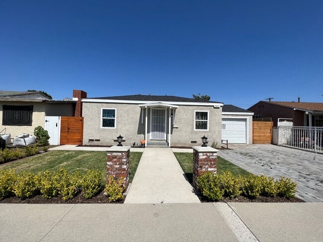 property at 14612 S Bahama Ave