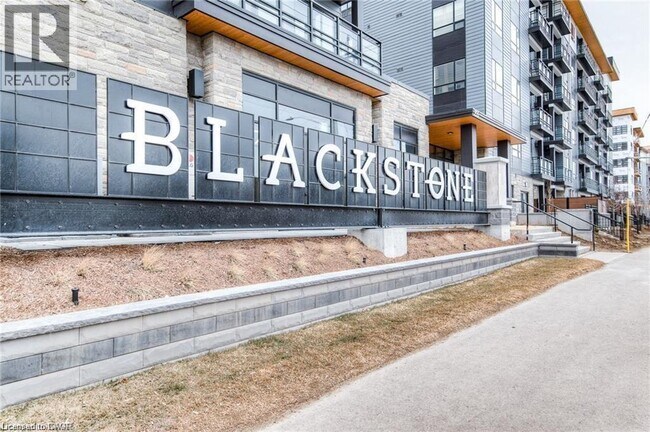 243 Northfield Dr E in Waterloo, ON - Building Photo - Building Photo