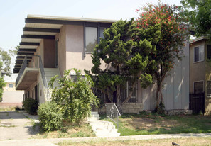 6211 Afton Pl in Los Angeles, CA - Building Photo