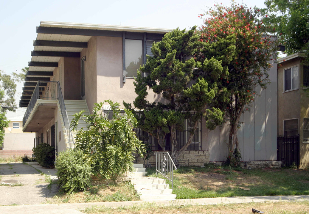 6211 Afton Pl in Los Angeles, CA - Building Photo