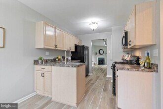 105 Pin Oak Ct, Unit 1 in Collegeville, PA - Building Photo - Building Photo