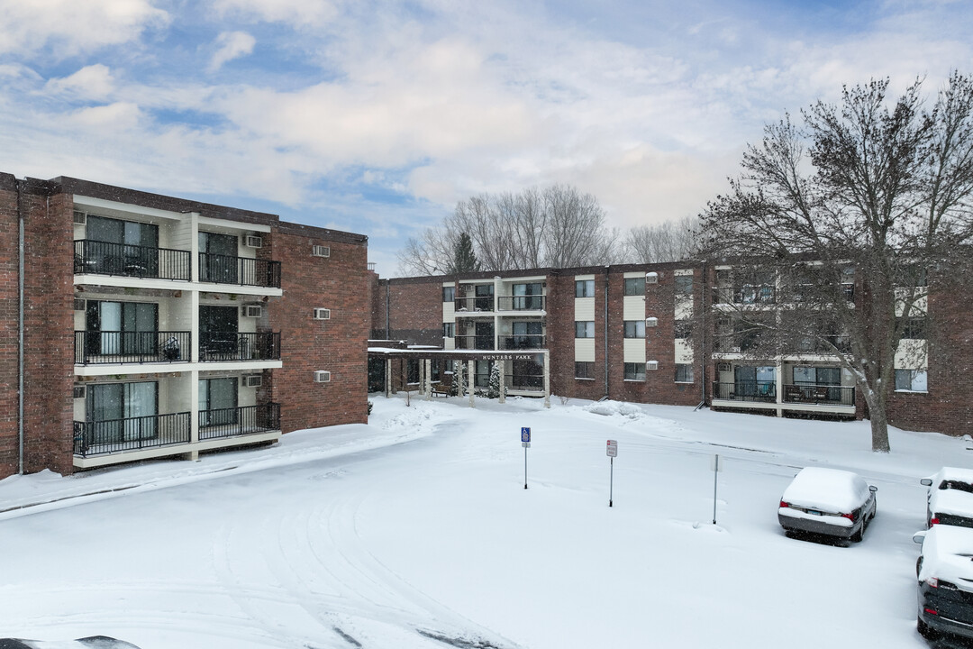 Hunters Park in Arden Hills, MN - Building Photo