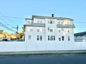 69 Tremont Ave, Unit 2 in Bridgeport, CT - Foto de edificio - Building Photo