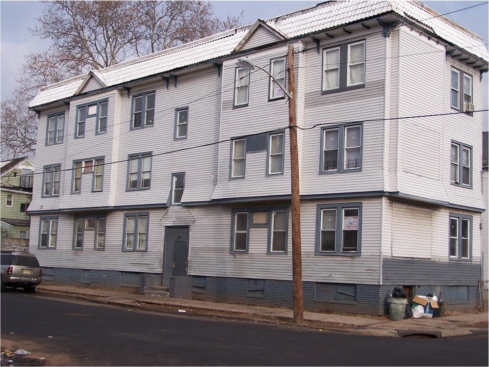 53 Tillinghast St in Newark, NJ - Building Photo