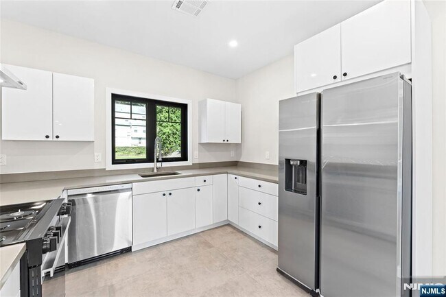 165 Jefferson Ave in Cresskill, NJ - Building Photo - Building Photo