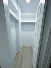 5113 Ravensworth Rd in Annandale, VA - Foto de edificio - Building Photo