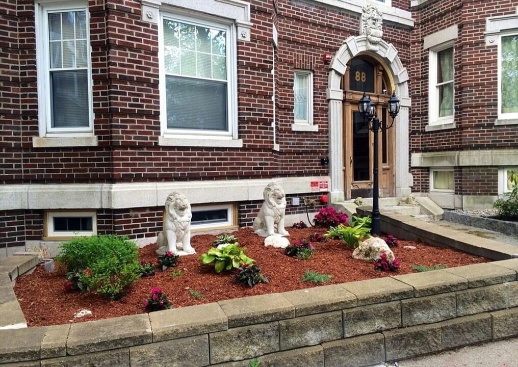 82 Browne St, Unit 2 in Brookline, MA - Building Photo
