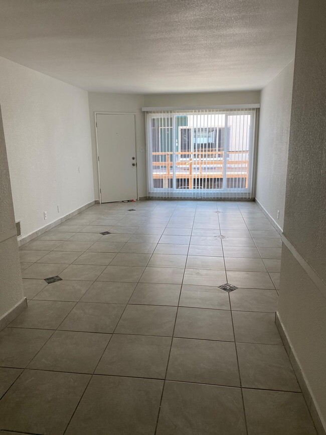 15555 Parthenia St, Unit 120 in Los Angeles, CA - Building Photo - Building Photo