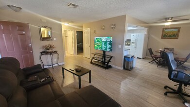 5576 W Rochelle Ave. in Las Vegas, NV - Building Photo - Building Photo