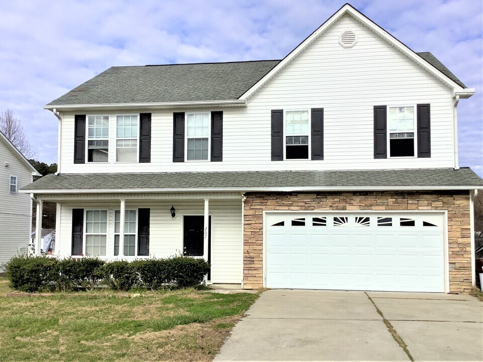 207 Mayors Ln in Wendell, NC - Foto de edificio