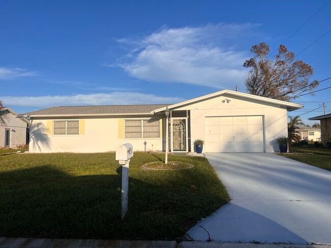 262 Capri Ave in Venice, FL - Foto de edificio - Building Photo