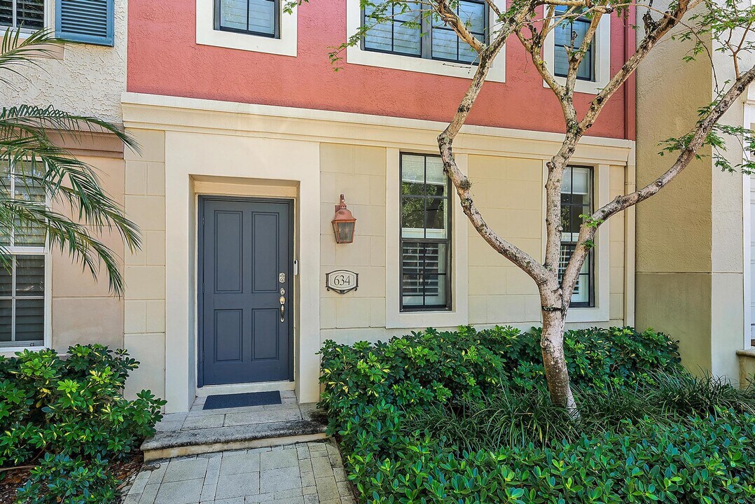 634 Fern St in West Palm Beach, FL - Building Photo