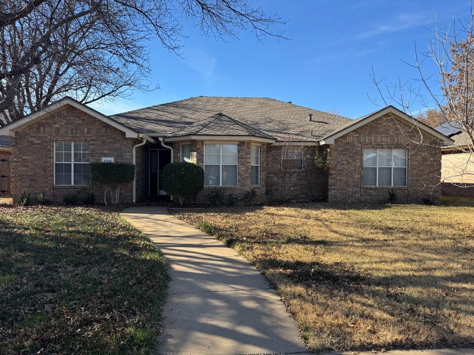 8210 Chicago Ave in Lubbock, TX - Building Photo