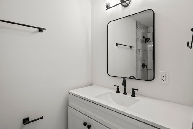 3761 Avera Ave in Winston-Salem, NC - Foto de edificio - Building Photo