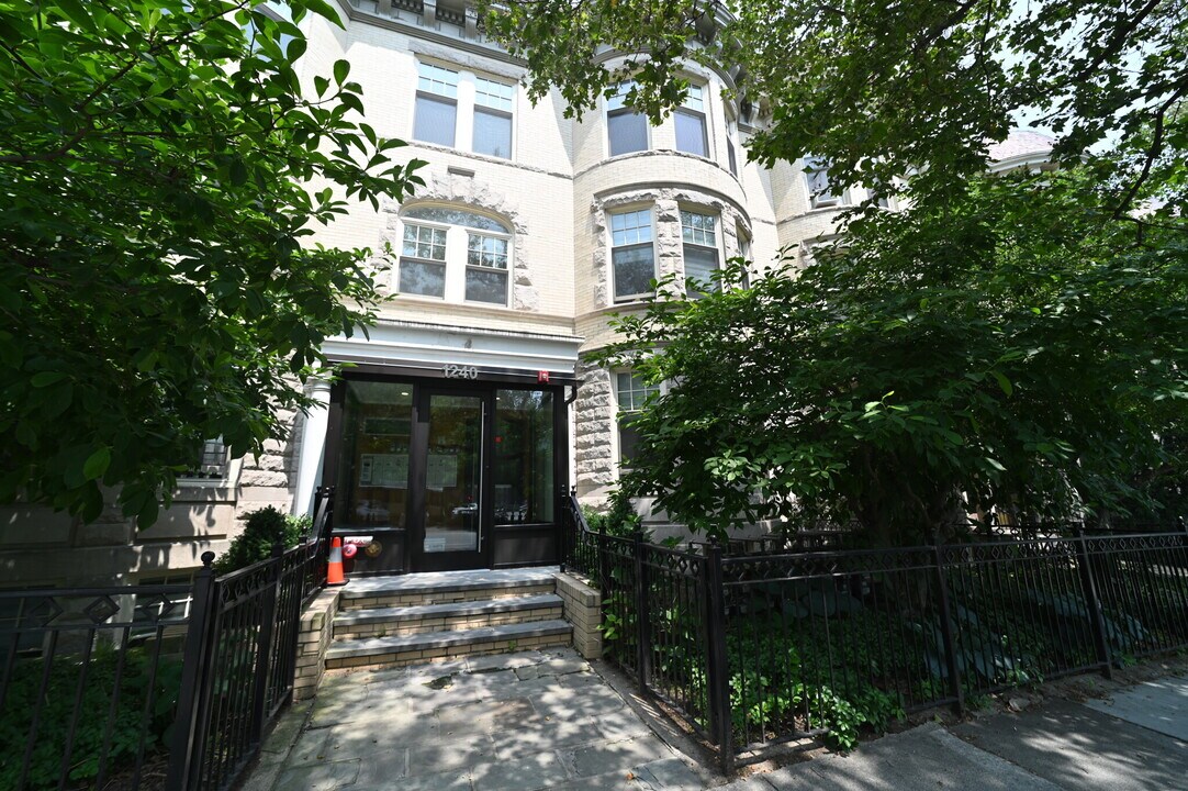 1249 Beacon St, Unit 2 in Brookline, MA - Building Photo