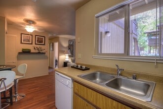 Arborelle Apartments in Citrus Heights, CA - Foto de edificio - Building Photo