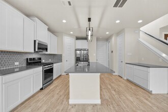 9911 Brickhouse Dr in Houston, TX - Building Photo - Building Photo