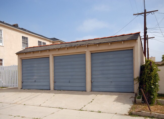 1460 S Orange Grove Ave in Los Angeles, CA - Building Photo - Building Photo