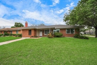 3111 Tanglebriar Dr in Pasadena, TX - Building Photo - Building Photo