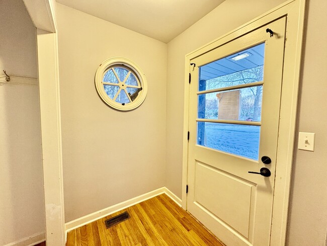 28W791 Batavia Rd in Warrenville, IL - Building Photo - Building Photo