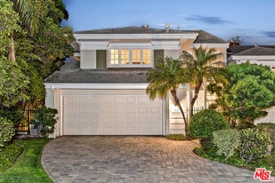 12557 The Vista in Los Angeles, CA - Building Photo